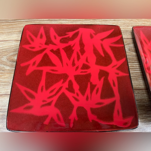 Simple Dining Luxury Plates - Picture 2 of 3